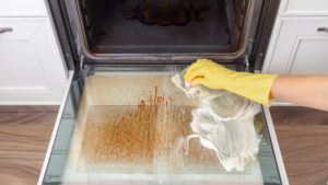 how to clean oven - blog - featured image