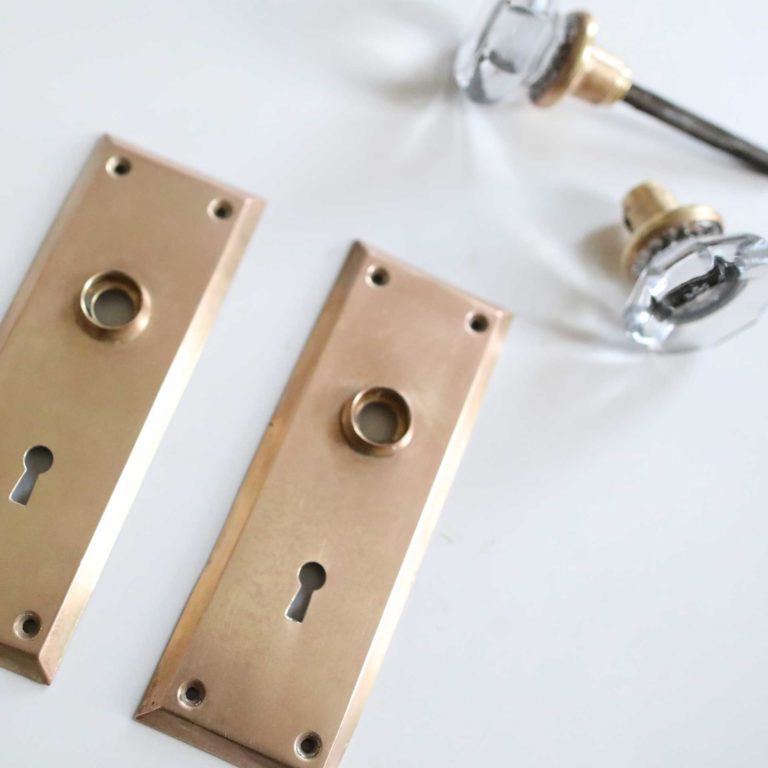 Cleaning brass is something you can do easily. Learn how to clean brass doorknobs and fixtures with BKF.