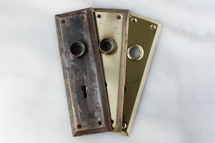 When you learn how to clean brass fixtures, you'll notice results like these. Cleaning brass with BKF has never been easier.