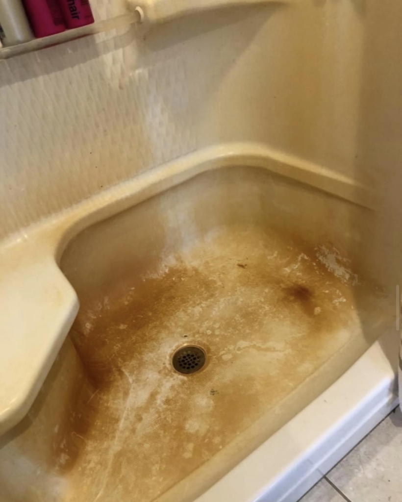how to clean bathtub grime - how to clean a disgusting bathtub - before picture - kendocleaning